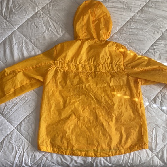 Fun rain coat! - Picture 4 of 6